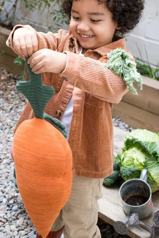 KNITTED CUSHION CATHY THE CARROT