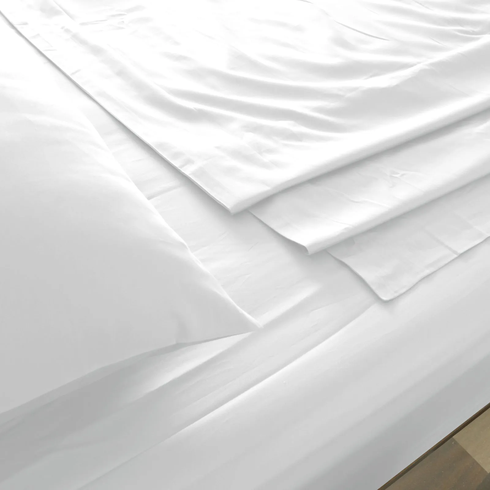 Royal Comfort 1000 Thread Count Bamboo Cotton Sheet and Quilt Cover Complete Set Queen White